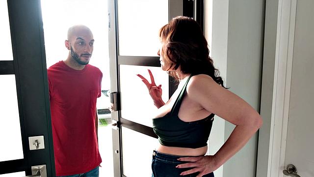 Big-titted cougar Melody Mynx and helpful neighbor