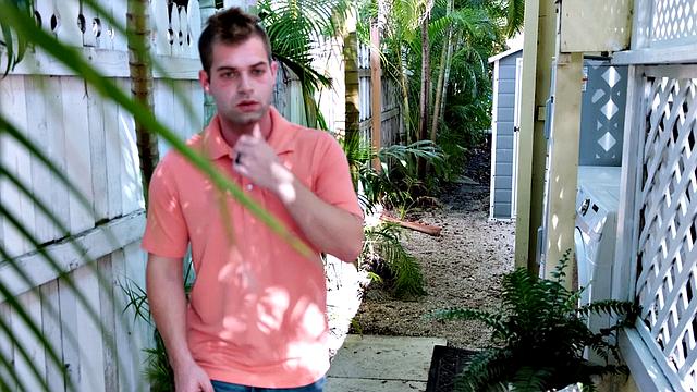 рыжая зрелая впервые дает в жопу на улице