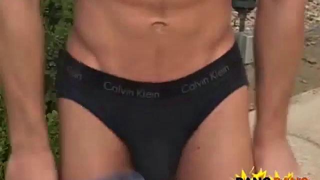 Майк и Робин: накачанные парни жадно трахаются на природе