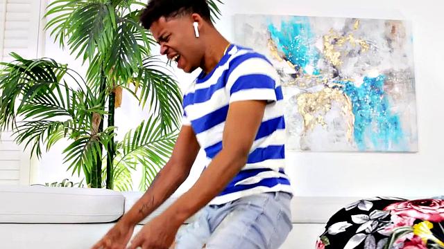 Curvy Nubian maid enjoys facesit while nailed by man