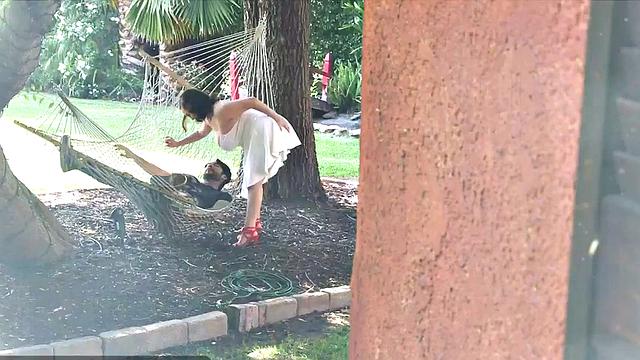 он разносит её в клочья и заливает огромные сиськи спермой