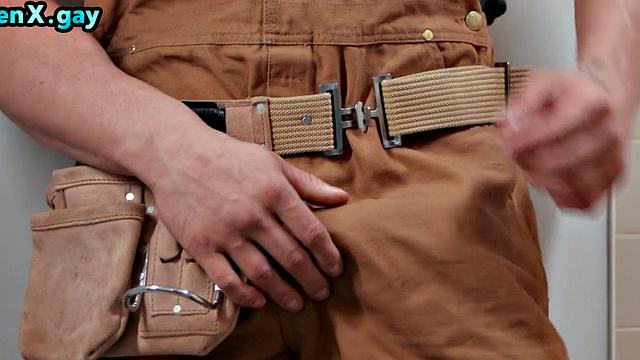 Manly stud barebacks skinny twink in bathtub