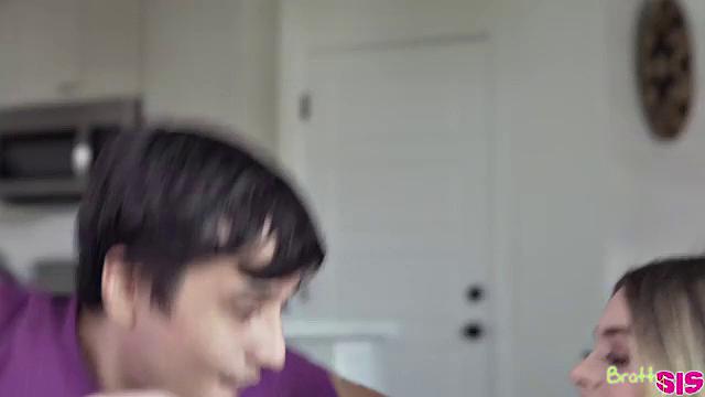 Stepsis Home Alone - S24:E5