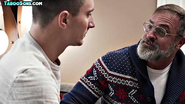 Skinny twunk fingered by busty zaddy