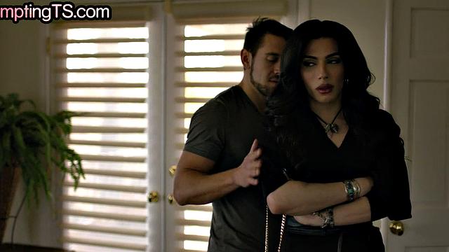 Cockhungry tiny lover got bareback in cowgirl on bed