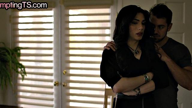 Cockhungry tiny lover got bareback in cowgirl on bed