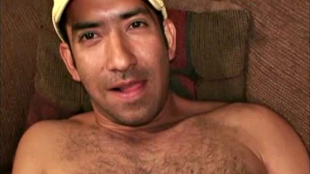 дрочи вместе с раулем и смотри как он кончает