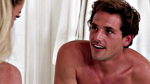 массаж закончился быстро - как только её киска стала мокрой