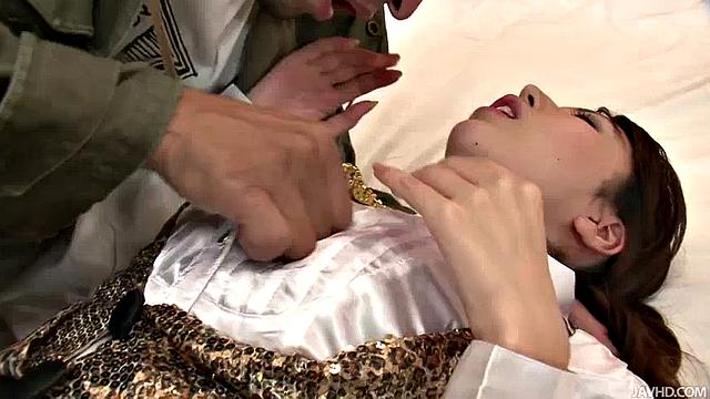 美人バーテンダーあすかりのに中出し