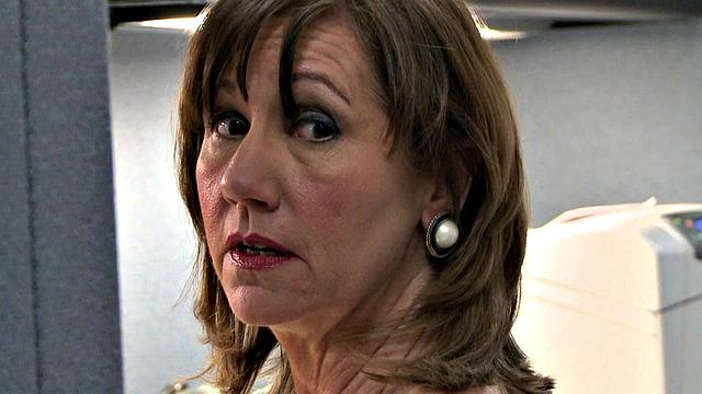 Lunchtime at the no-tell lodge