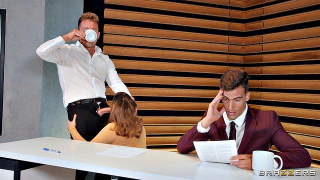 ведущая забила на эфир и устроила анальный отрыв под столом