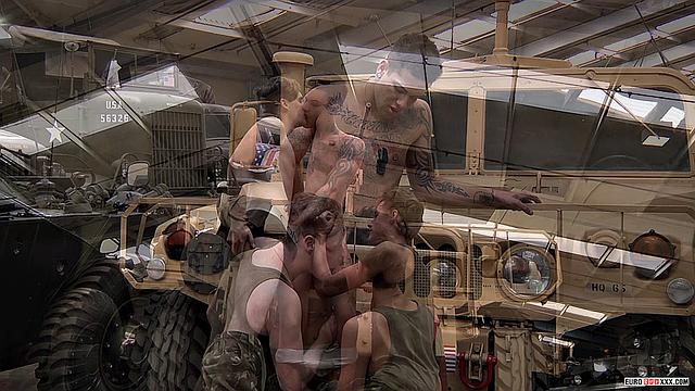 Новобранцы устали от отжиманий и хотят трахаться - Колби Паркер, Лео Рейн и Микки Тейлор
