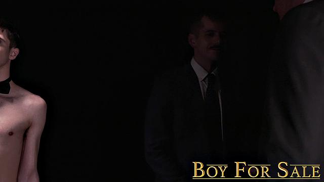 рыжий качок сосёт и получает по полной на аукционе