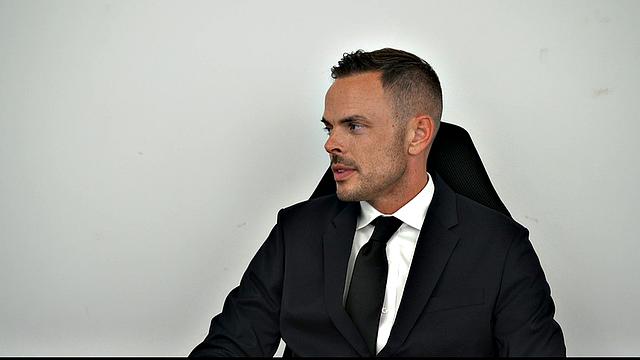 Элдер Рейн подставляет задницу мощному боссу