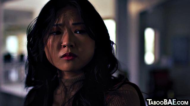 Curvy MILF pussyeaten by Asian GF