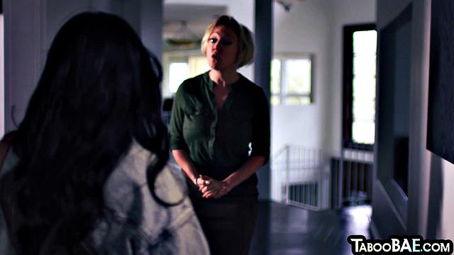 Curvy MILF pussyeaten by Asian GF