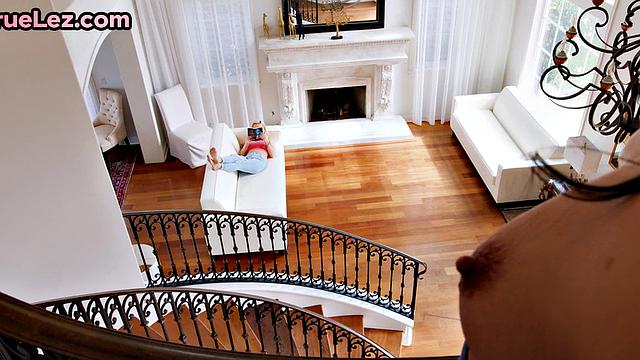 Curvy lesbian MILF facesitting before fucking with strapon