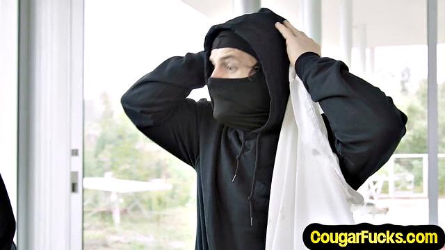 Cockhungry MILF hard pussypounded