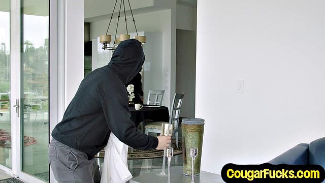 Cockhungry MILF hard pussypounded