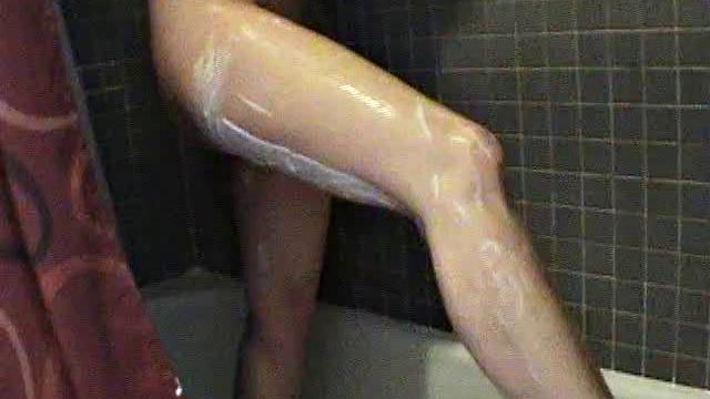 Sexy GF Enjoys A Shower And A Shave
