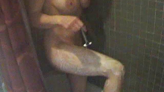 Sexy GF Enjoys A Shower And A Shave