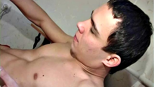 Блондинка Ксюша скачет на Илье и жадно сосет на красном кресле