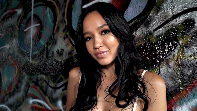 Picked up ebony gets her pussy banged outdoors for cash