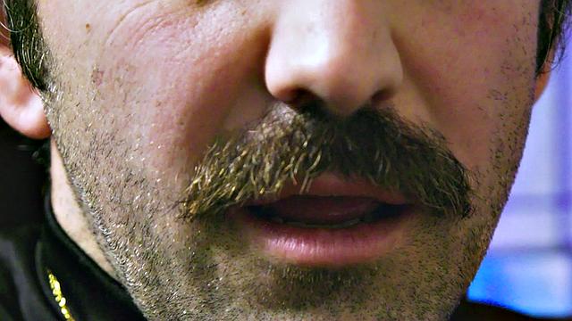 брюнетка студентка отсасывает священнику и глотает сперму