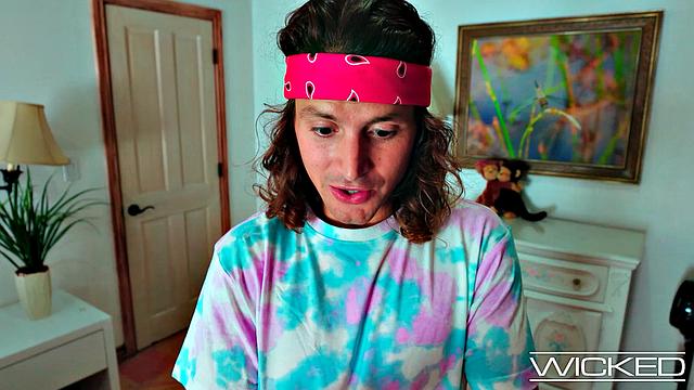 Wicked - JEWELZ BLU TRIES VR & Gets Fucked Doggystyle