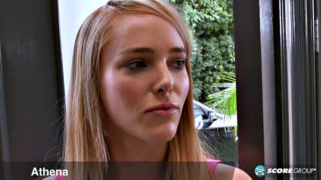 Афина Флёрс на подработке по уходу, но тут только взрослые шалости