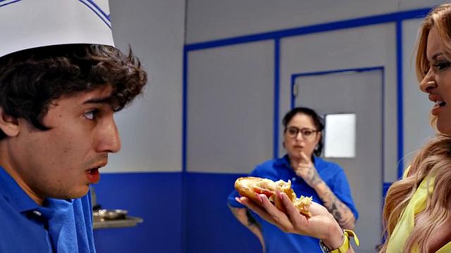 Short dude pleases cockhungry MILF in fast food kitchen