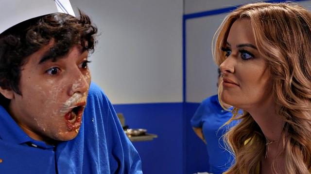 Short dude pleases cockhungry MILF in fast food kitchen