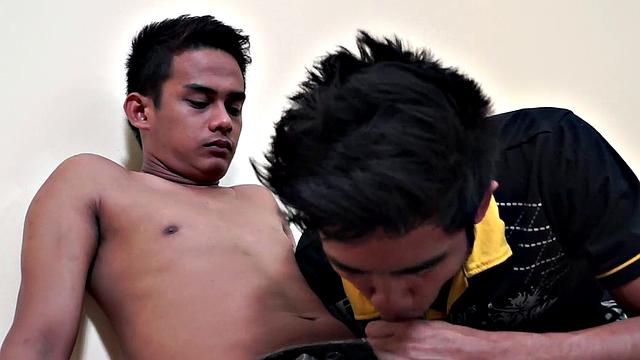 Nippon 21yo twink bareback banged by BF after oral