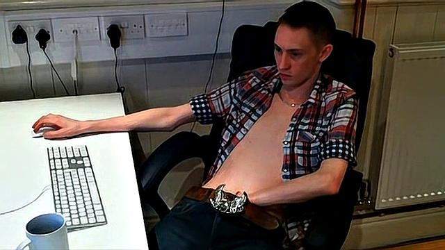Эштон Брэдли дрочит - порно-энтузиаст Эштон