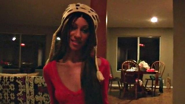 Грязная метиска-подросток жадно получает по всем фронтам