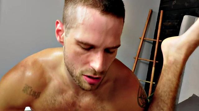 Skinny stud fucked and jizzed by top with handsome body