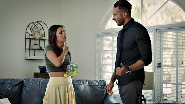 Сэмми пришла вместо подруги и выебала хозяина дома по полной программе, Quinton James и Kylie Rocket разрывают друг друга в гостиной.