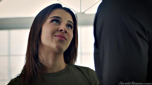 Сэмми пришла вместо подруги и выебала хозяина дома по полной программе, Quinton James и Kylie Rocket разрывают друг друга в гостиной.