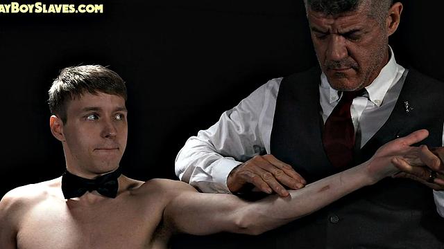 Real 21yo sub barebacked in voyeur 3some by DILFS