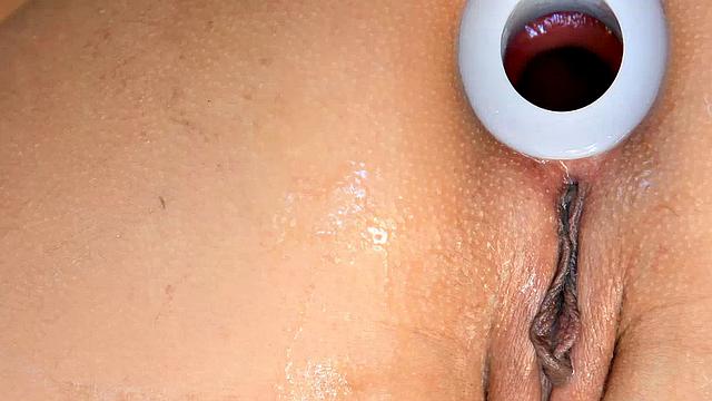 пикантная зрелая смешанных кровей трясёт аппетитной попкой