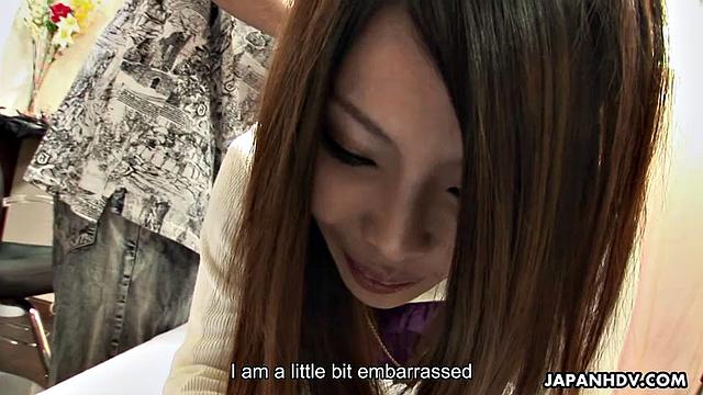 Girl gets a nice pussy massage after shaving