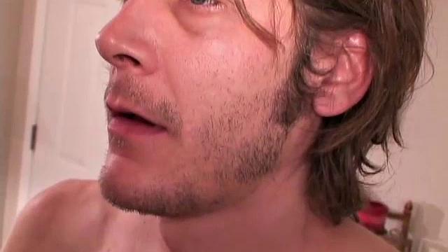 Бен дрочит на работе - начальник пусть лучше не заходит