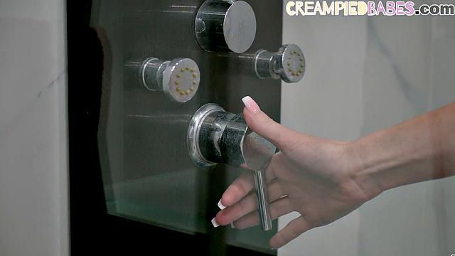 Блондинка с сиськами скачет на елде - хороший фитнес для взрослых взрослых женщин, ага, и для мужика тоже.