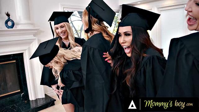 Зрелые милфы устраивают групповуху с фотографом после выпускного, участвуют Adira Allure, Charlie Forde, Bunny Madison, Kai Jaxon, Madison Blaze, Jena LaRose.