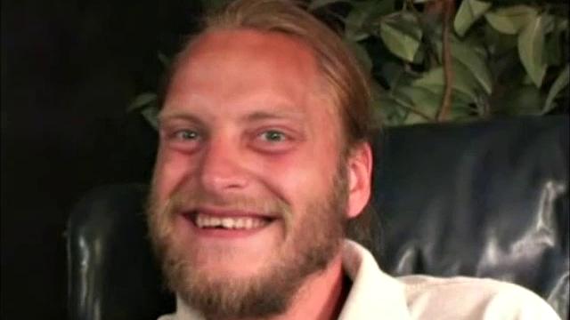 аматорша дрочит и ловит мощный залп спермы