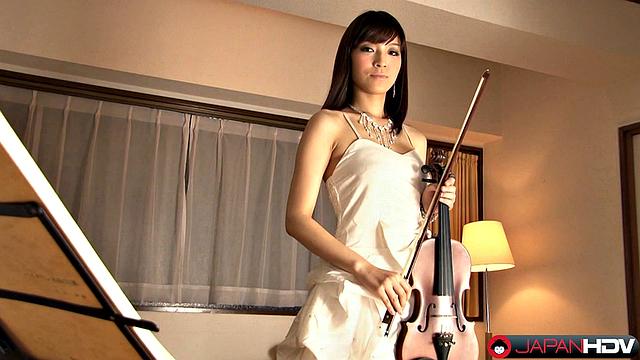 Sexy Yuria Tominaga is very beautiful in her white dress. The babe plays violin very well but do you thing that she can slide her bow in a other place ?