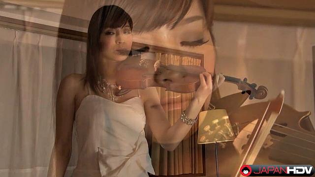 Sexy Yuria Tominaga is very beautiful in her white dress. The babe plays violin very well but do you thing that she can slide her bow in a other place ?