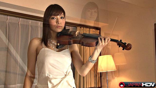 Sexy Yuria Tominaga is very beautiful in her white dress. The babe plays violin very well but do you thing that she can slide her bow in a other place ?