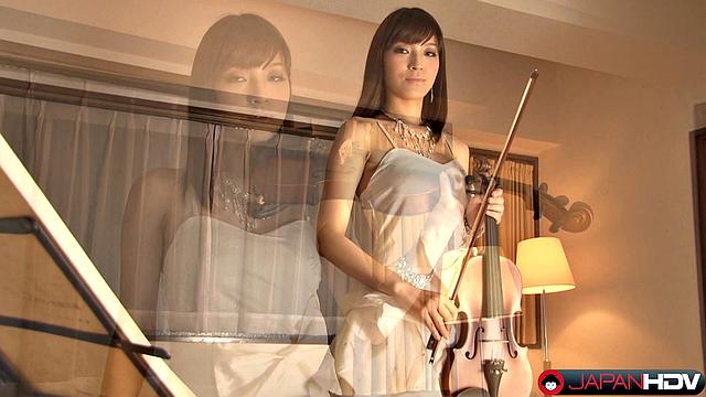 Sexy Yuria Tominaga is very beautiful in her white dress. The babe plays violin very well but do you thing that she can slide her bow in a other place ?
