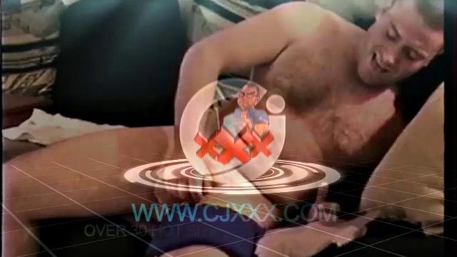 Джастин - типичный гетеро, лупит по руке, будто это спорт